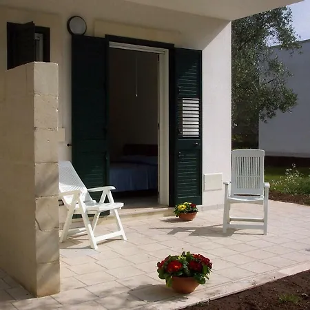Feriehus Casa Vacanze Mare E Ulivi *