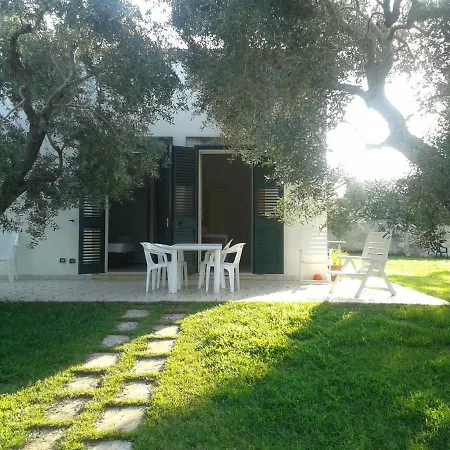 Feriehus Casa Vacanze Mare E Ulivi *